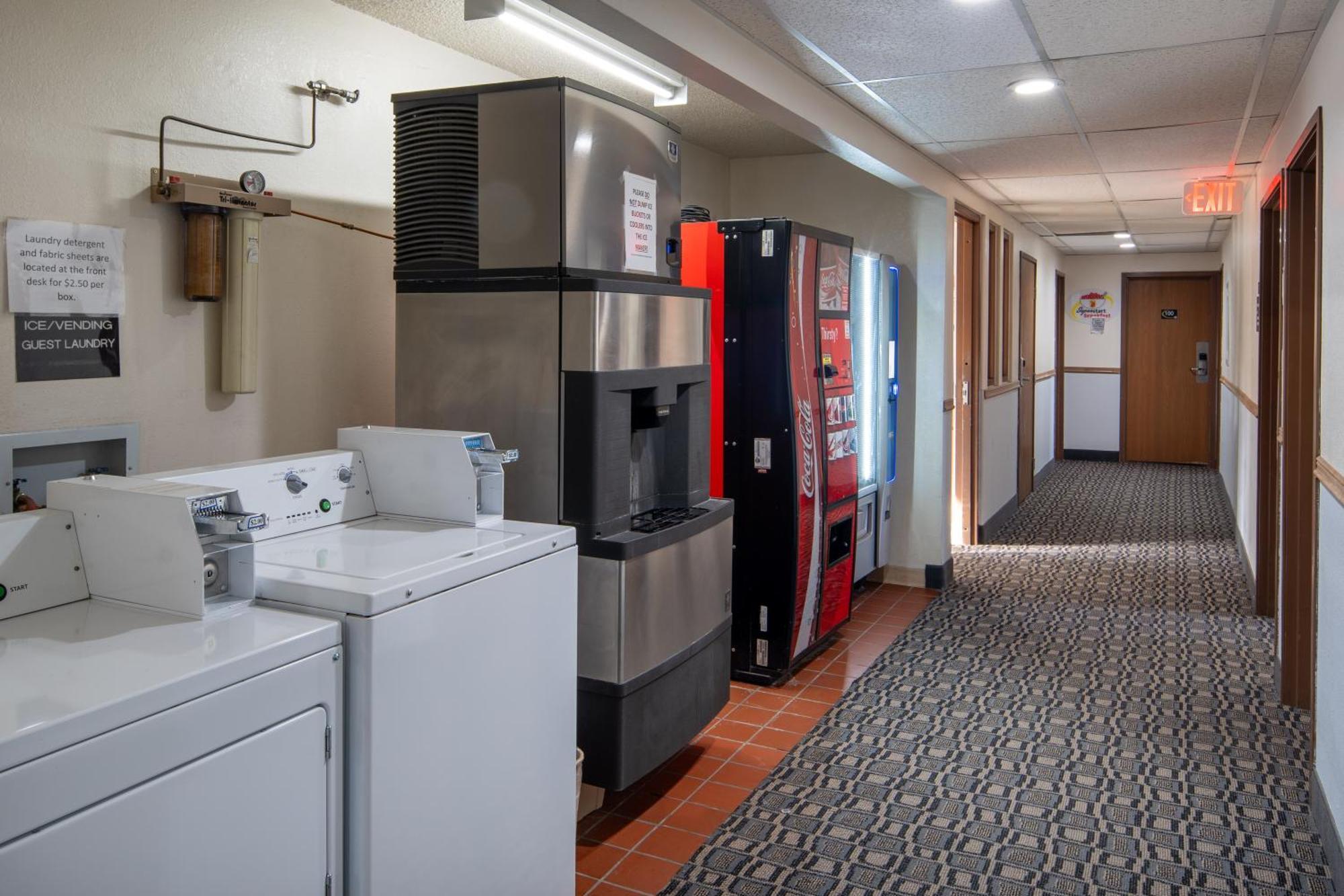Super 8 By Wyndham Livingston Yellowstone Exterior foto