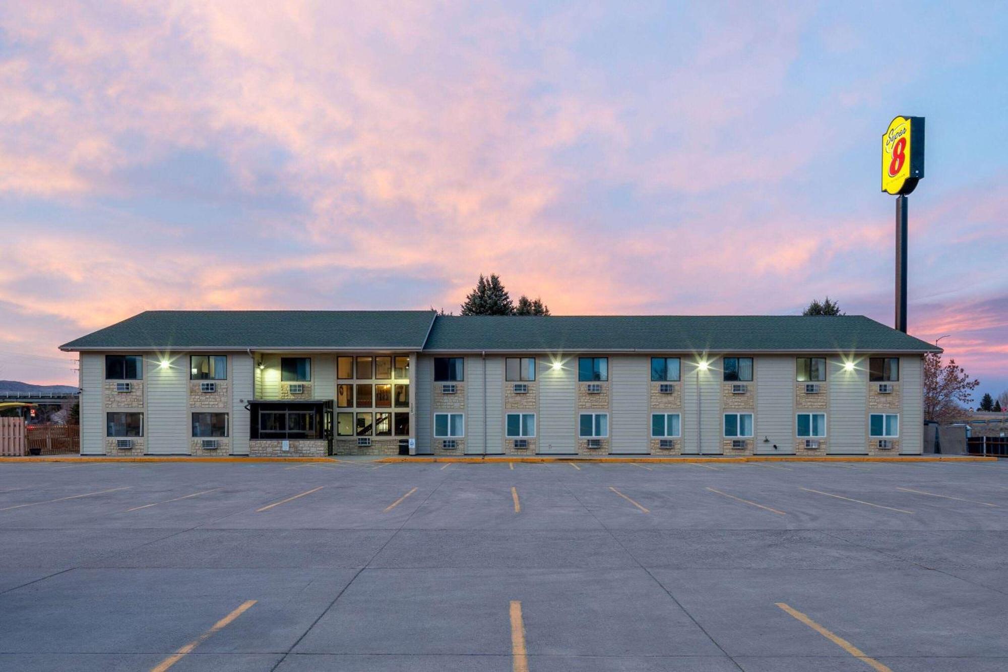Super 8 By Wyndham Livingston Yellowstone Exterior foto