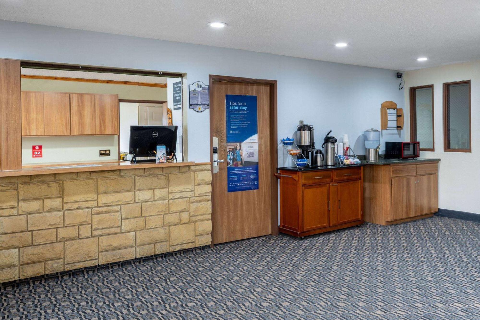 Super 8 By Wyndham Livingston Yellowstone Exterior foto